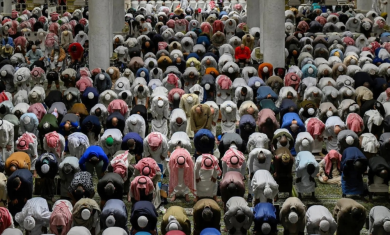 صلاة التهجد في المسجد النبوي ليلة 27 رمضان وسط أجواء مهيبة