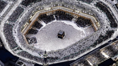 أمن الحج والعمرة يباشر حالة صلاة بموقع غير مخصص بالحرم