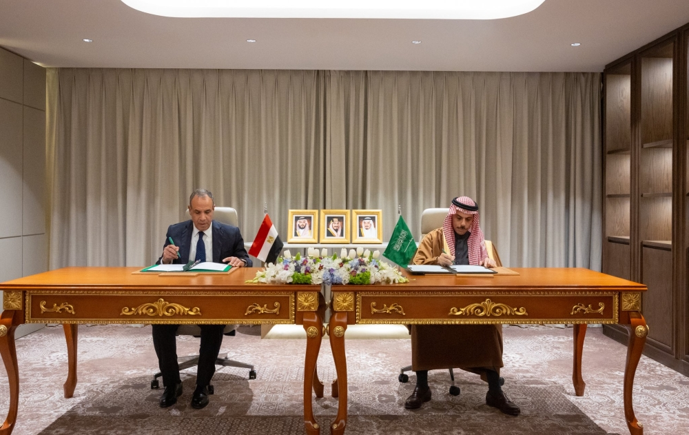 Saudi Arabia and Egypt sign an agreement to exempt diplomatic passports from fees