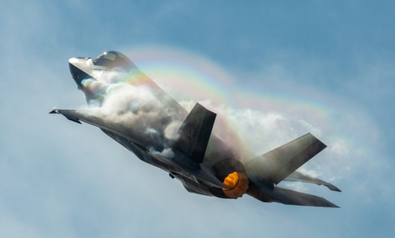 هبوط اضطراري لمقاتلة إف-35 أمريكية وسط اشتباه بنيران إيرانية
