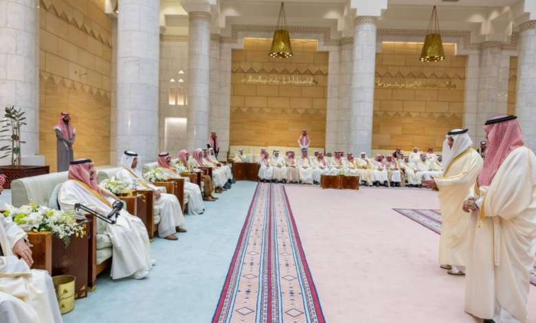 أمير الرياض يستقبل المهنئين بعيد الفطر في قصر الحكم