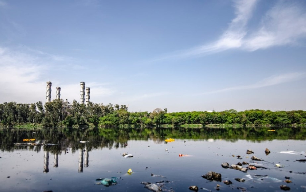 80 ألف ريال.. عقوبة الإضرار بمصادر المياه السطحية وتصريف المخلفات السائلة