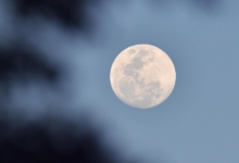 رصد التربيع الأول لقمر شوال بسماء الحدود الشمالية