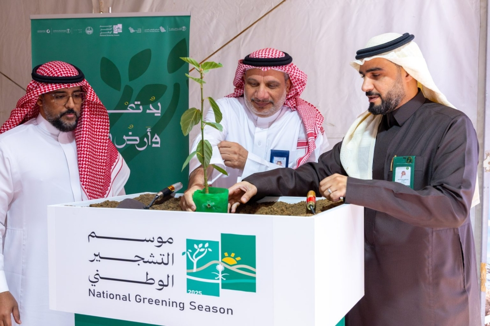 الأخضر يليق بمكة.. حملة تشجير كبرى لتعزيز الغطاء النباتي بالمنطقة - اليوم