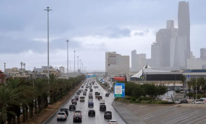 طقس السعودية: أمطار غزيرة على جنوب الرياض وجريان الأودية