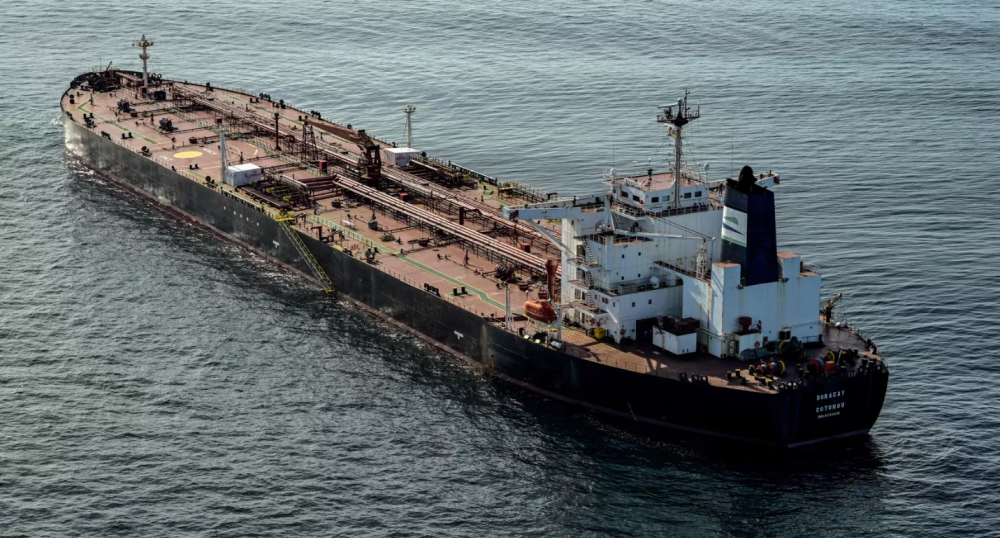 إيران تسمح لناقلات نفط بالعبور من خلال مضيق هرمز - أرشيفية