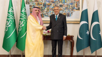وزير الخارجية السعودي يبحث التطورات مع نظيره الباكستاني
