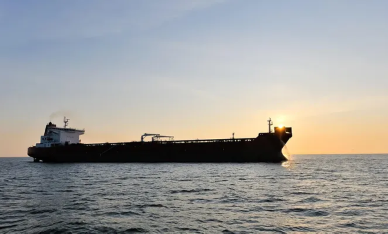 ناقلة نفط روسية تتحدى العقوبات وتقترب من كوبا