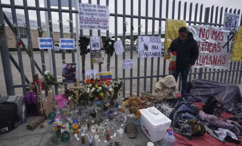 المكسيك تدين وفاة 14 مواطناً في مراكز احتجاز المهاجرين بأمريكا