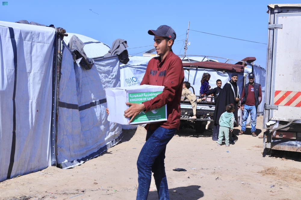 مركز الملك سلمان للإغاثة يواصل توزيع السلال الغذائية جنوب قطاع غزة - واس