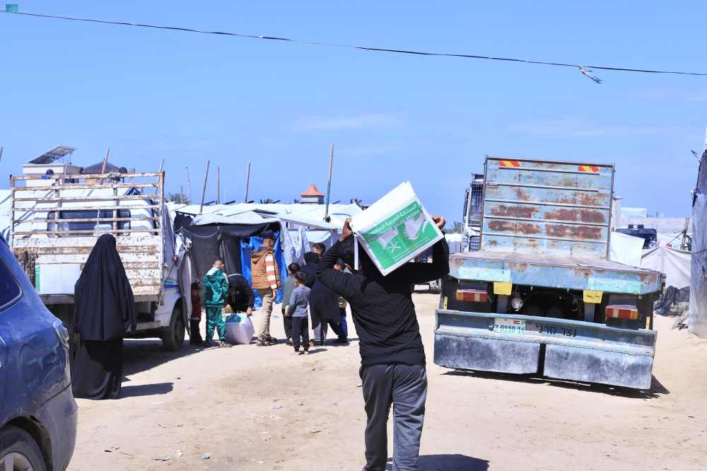 مركز الملك سلمان للإغاثة يواصل توزيع السلال الغذائية جنوب قطاع غزة - واس