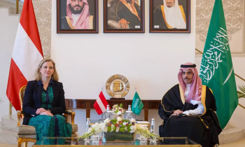 وزير الخارجية السعودي يبحث مستجدات المنطقة مع النمسا