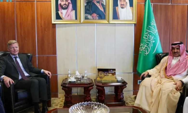 مباحثات آل جابر وغروندبرغ لحسم ملف المحتجزين في اليمن