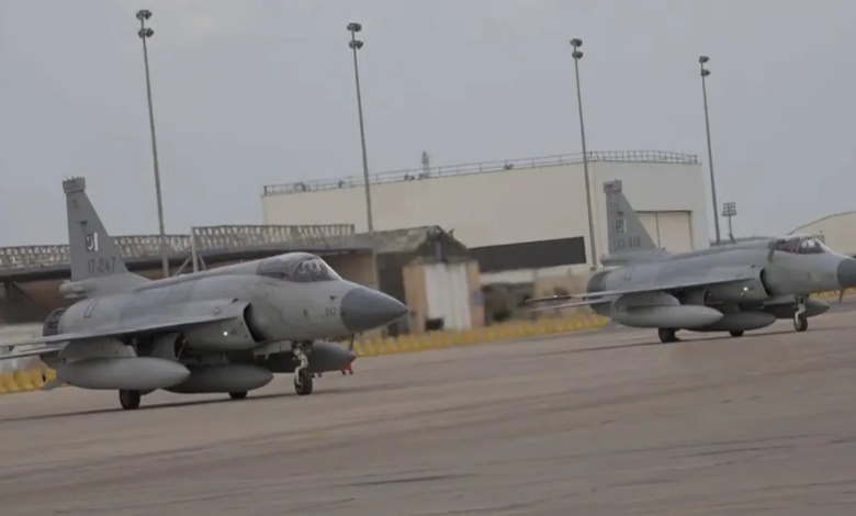 قوة عسكرية باكستانية تصل السعودية ضمن اتفاقية الدفاع