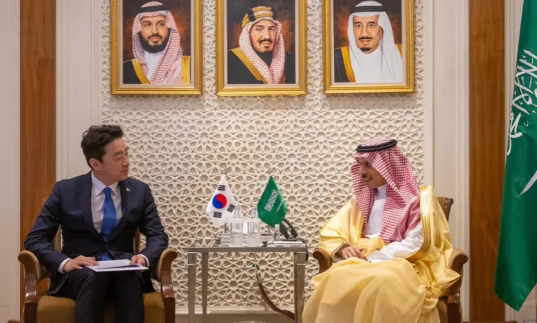 مباحثات وزير الخارجية السعودي ومبعوث كوريا الجنوبية