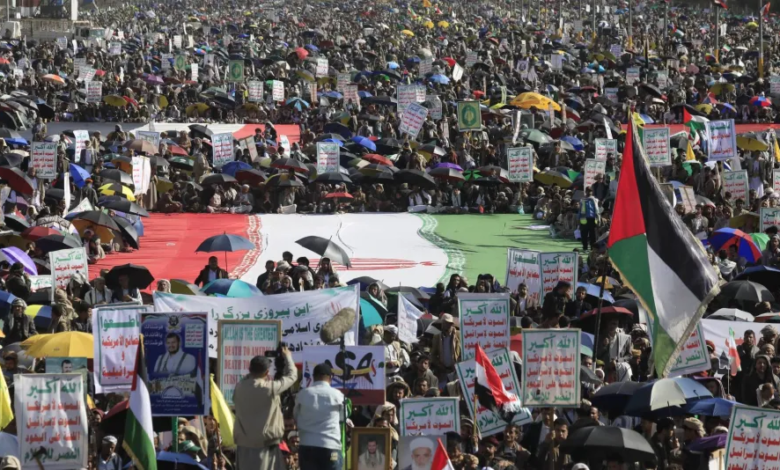 حساب المكاسب لدى الحوثيين يطغى على شعار وحدة الساحات