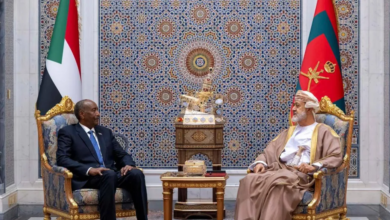 سلطان عُمان والبرهان: مباحثات في مسقط لحل الأزمة السودانية