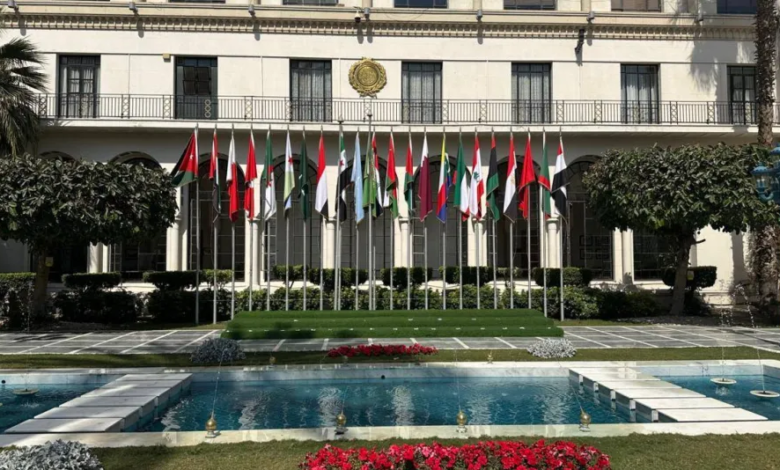 إدانة عربية لتهديدات إيران في مضيق هرمز وتأثيرها العالمي