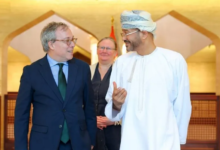 عُمان وأمن مضيق هرمز: دعوة لضمان انسيابية الملاحة الدولية