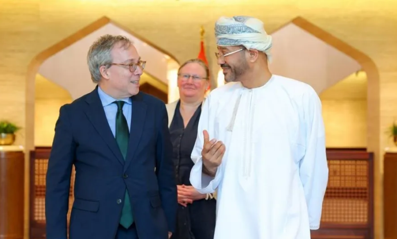 عُمان وأمن مضيق هرمز: دعوة لضمان انسيابية الملاحة الدولية