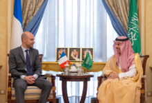وزير الخارجية السعودي والفرنسي يبحثان أزمات المنطقة