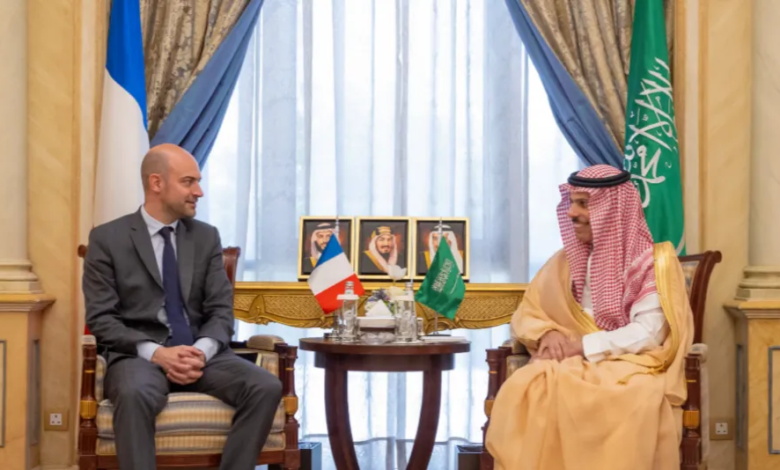 وزير الخارجية السعودي والفرنسي يبحثان أزمات المنطقة