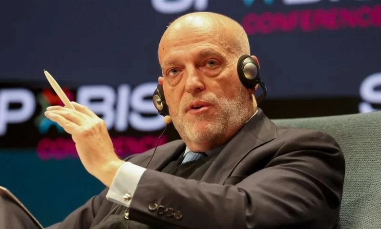 تيباس يدين عنصرية جماهير إسبانيا ضد مصر ويدعم يامال