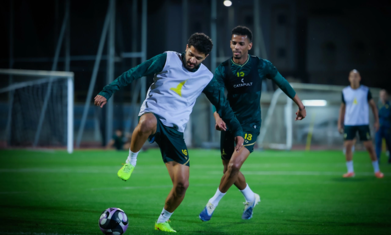 مدرب الخليج دونيس يسعى لفك عقدة الخلود في دوري روشن