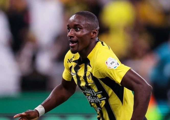 الاتحاد يتصدر دوري روشن بـ 9 بطاقات حمراء: أزمة انضباط