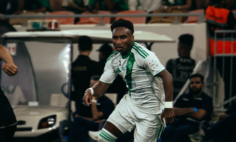 الأهلي يسحق ضمك بثلاثية: يايسله يراهن على بدلاء فريقه