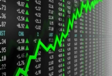 هدنة ترمب وإيران تهز الأسواق: هبوط النفط 15% وصعود الأسهم