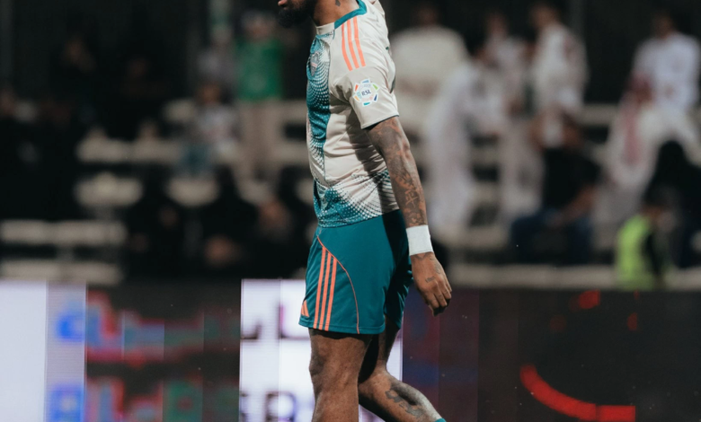 أزمة تحكيم الأهلي: توني وجالينو يفجران غضبهما قبل قمة النصر