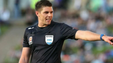 الحكم الأسترالي شون إيفانز يدير مباراة الهلال والسد في آسيا