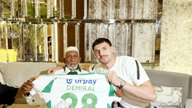 ميريح ديميرال يخطف قلوب الجماهير بلقاء مشجع أهلاوي