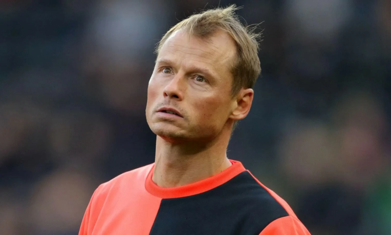 وفاة أليكس مانينغر حارس أرسنال السابق في حادث مروع