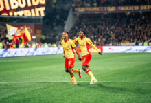 تألق سعود عبد الحميد يقود لانس لفوز مثير بالدوري الفرنسي