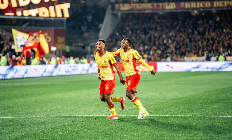 تألق سعود عبد الحميد يقود لانس لفوز مثير بالدوري الفرنسي