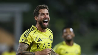 النصر يقترب من تجديد عقد مدافعه الإسباني إينيغو مارتينيز