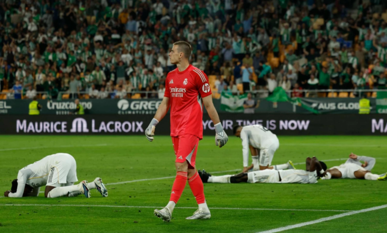 ريال مدريد يتعثر بتعادل مع بيتيس ويبتعد عن لقب الليغا