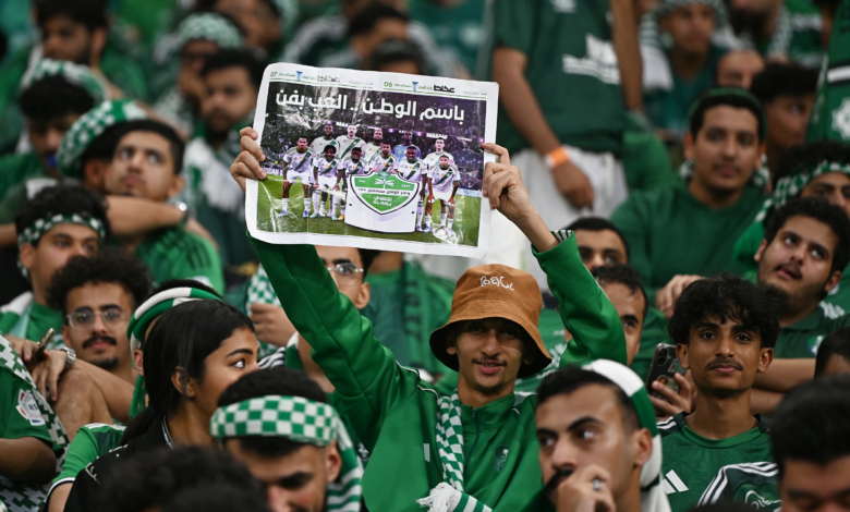 جماهير الأهلي السعودي: إشادة عالمية بدور اللاعب رقم 12