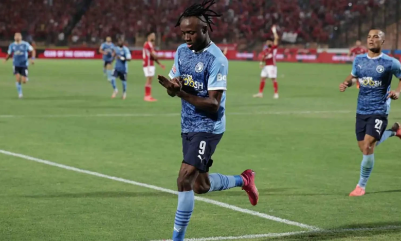 فيستون مايلي: ثلاثية تاريخية في شباك الأهلي بقميص بيراميدز