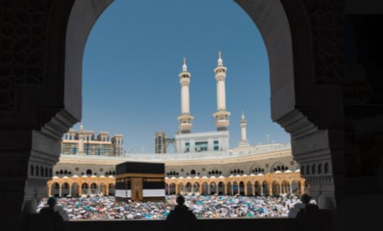 الشؤون الدينية تدعو لالتزام آداب يوم الجمعة في الحرمين