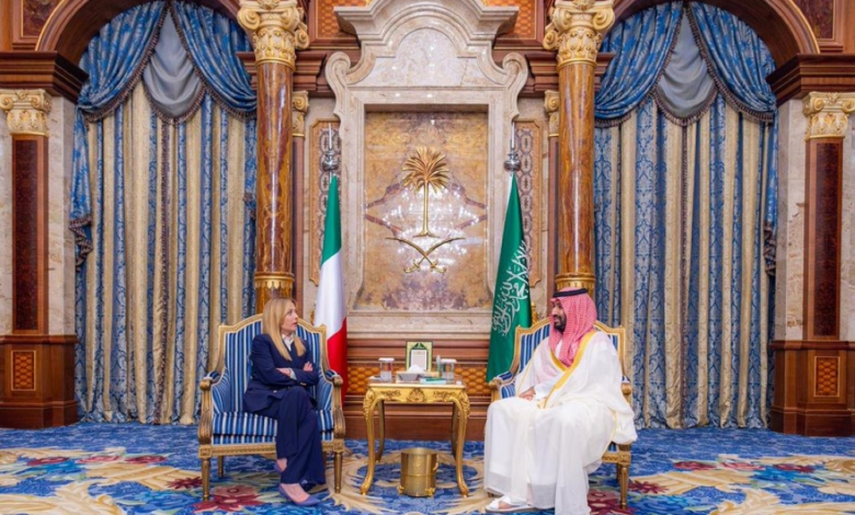 ولي العهد يبحث مع رئيسة وزراء إيطاليا تطورات المنطقة