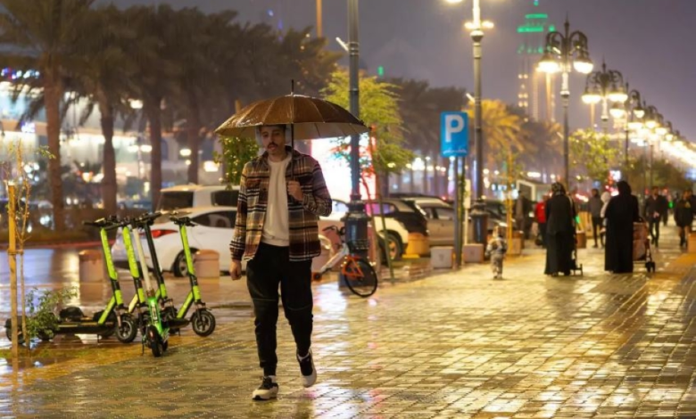 تحذيرات الدفاع المدني: أمطار الرياض مستمرة حتى الأحد