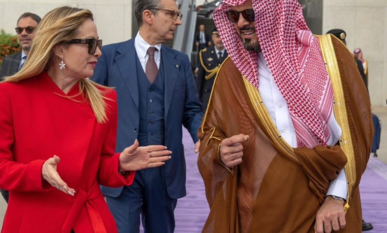 مغادرة رئيسة وزراء إيطاليا جدة بعد تعزيز العلاقات