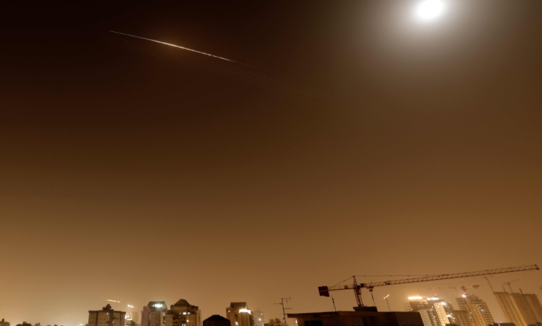 هجوم صاروخي من إيران: انفجارات بالقدس وإصابات في تل أبيب