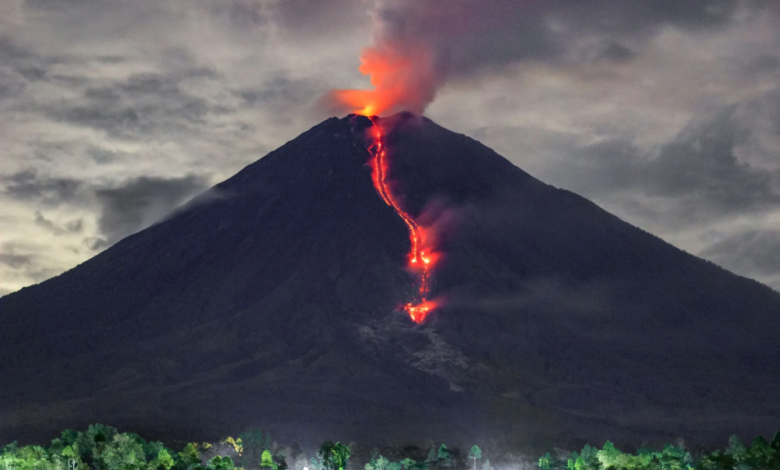 ثوران بركان سيميرو في إندونيسيا 9 مرات: تفاصيل وتحذيرات