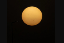 رصد 7 بقع شمسية في سماء عرعر: تحذيرات من عواصف جيومغناطيسية