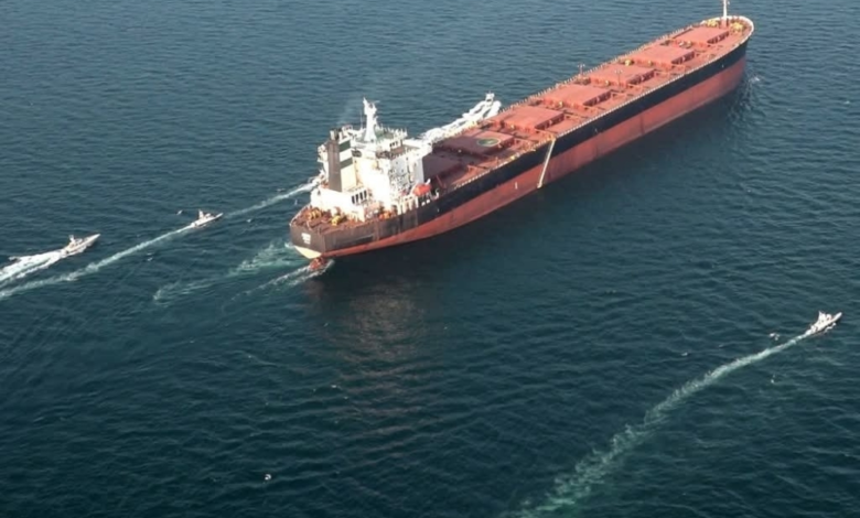 عبور 15 سفينة مضيق هرمز وتصاعد التوتر بين أمريكا وإيران