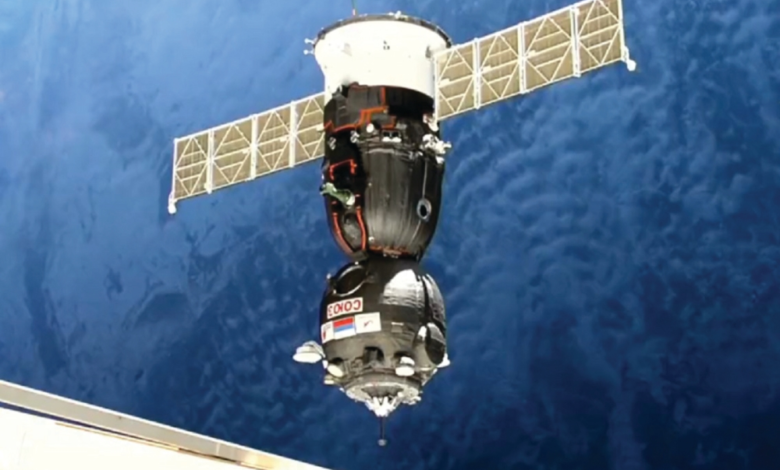 طاقم أرتميس 2 يحطم الرقم القياسي لأبعد مسافة عن الأرض